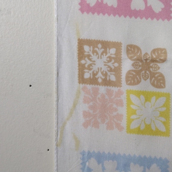 White Colorful Floral design Quilted Pattern Scarf 26x26 -inch - Good Condition - Picture 10 of 13